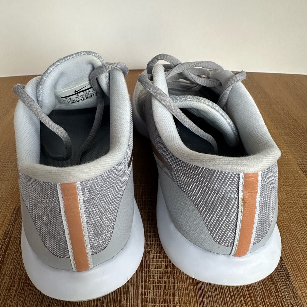 Nike Flex Running Shoes Light Gray and Gold Athletic Shoes - Picture 4 of 6